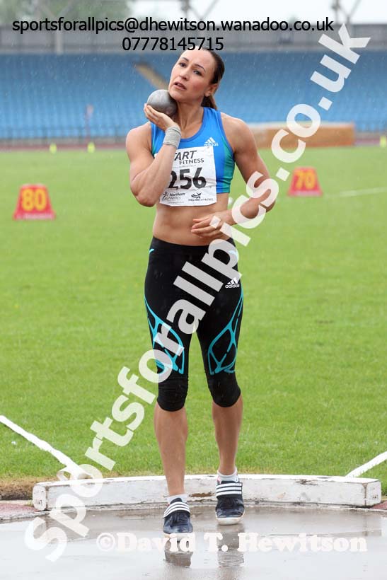 Senior womens shot putt, Northern Championships, Sport City, Manchester. Photo: David T. Hewitson/Sports for All Pics